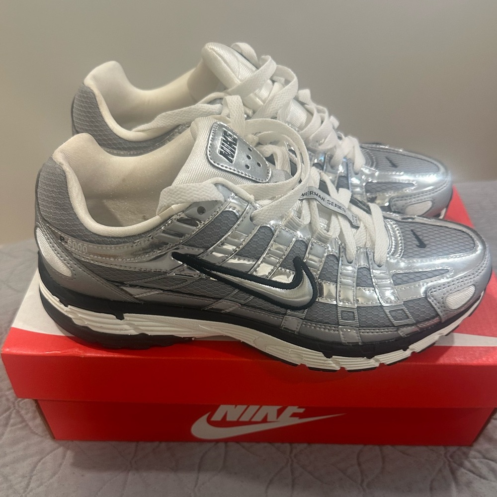 EXCELLENT BUY! Super COMFY!! Nike P-6000 White and Silver Sneakers